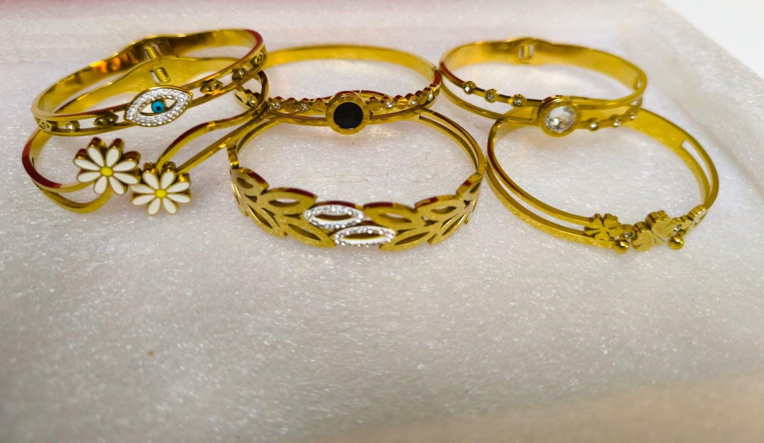 Bracelets/Kadas