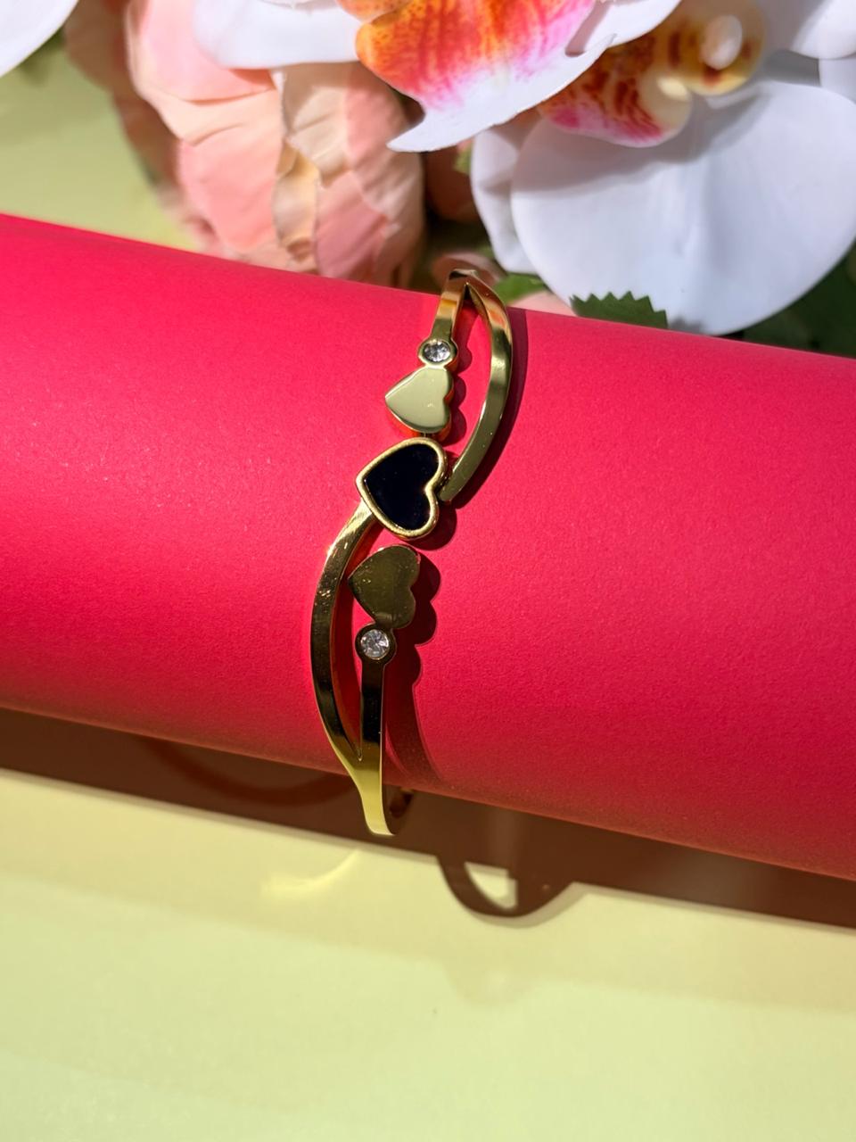 Golden Heart Elegance Kada
