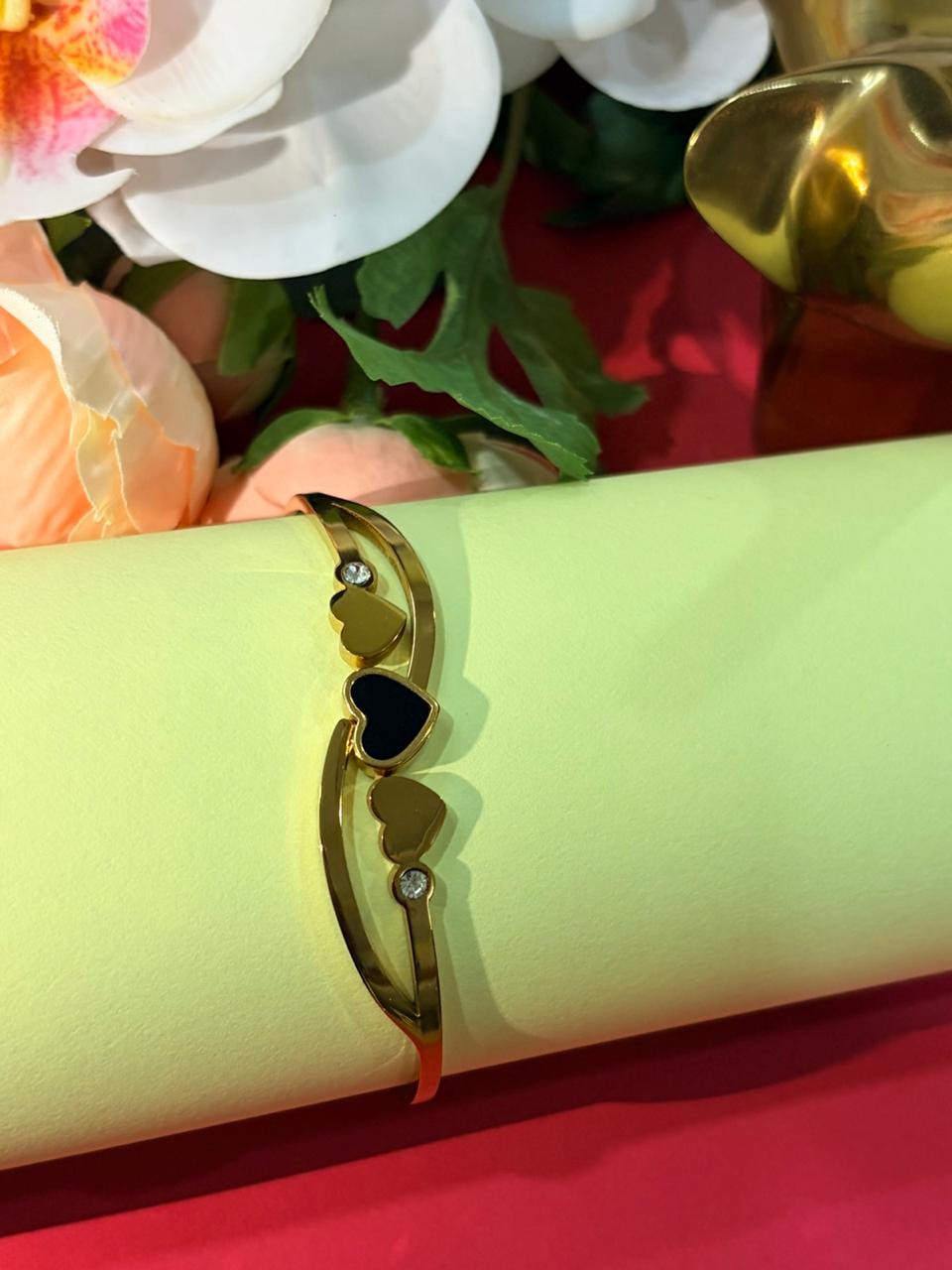 Golden Heart Elegance Kada